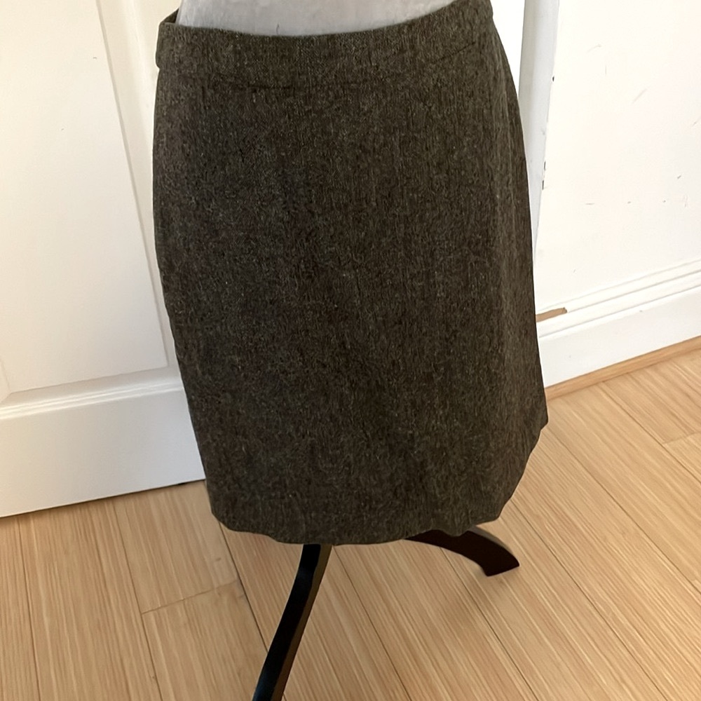 Olive tweed prep pencil skirt.